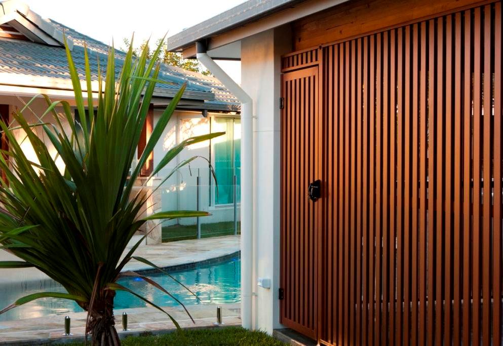 Quality Knotwood Timber-Look Privacy Screens | Best Doors